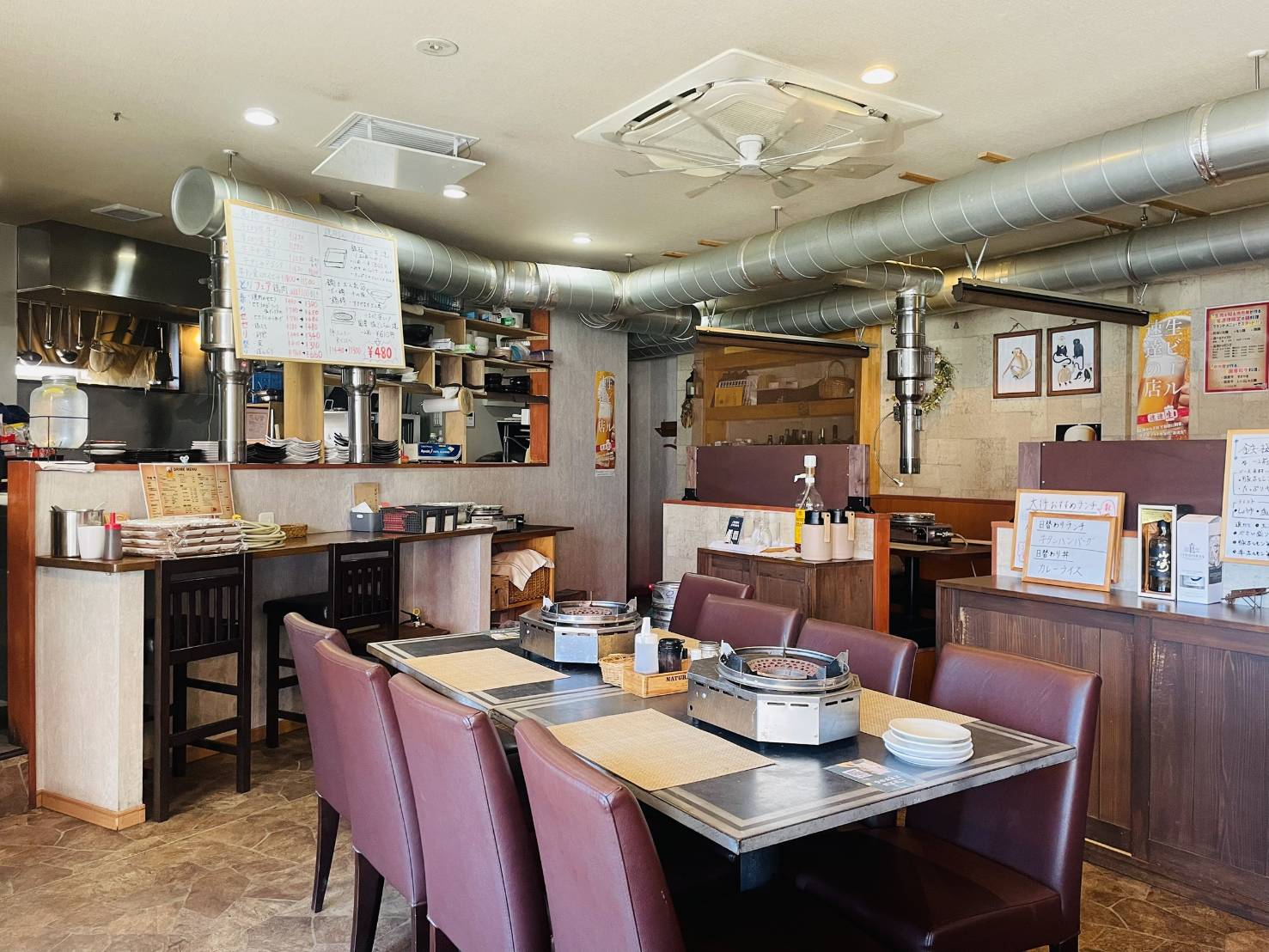 落ち着いた店内